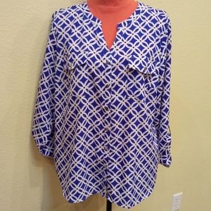 Notations Brand women’s tunic blouse with double pockets.